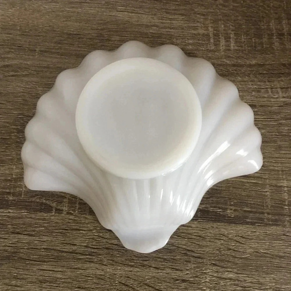 Vtg  Fire King Shell dish - Picture 5 of 5